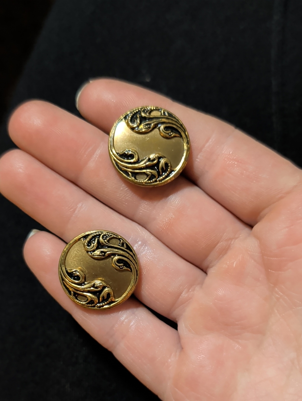Elegant Vintage Gold Tone Art Nouveau Scroll Round Button Screwback Earrings